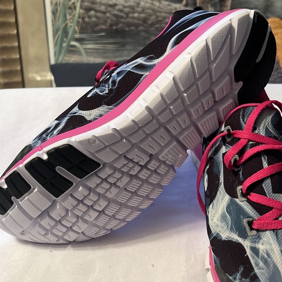 Reeboks! NWT. - Picture 6 of 6